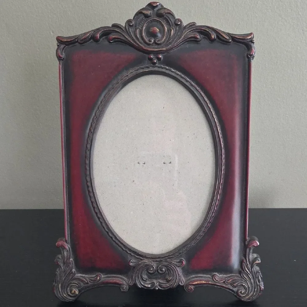 Vintage-Style Photo Frame